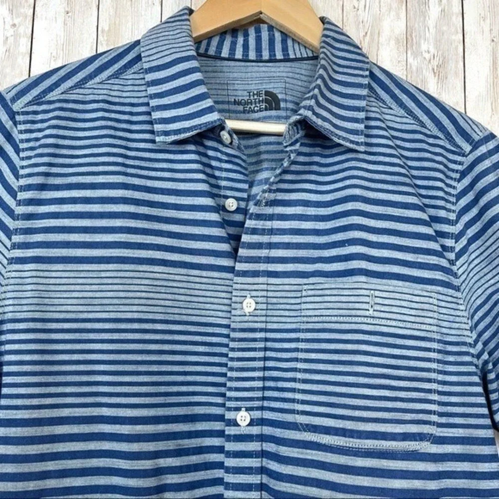 The North Face Short Sleeve Striped‎ Button Front Top Size Medium Men